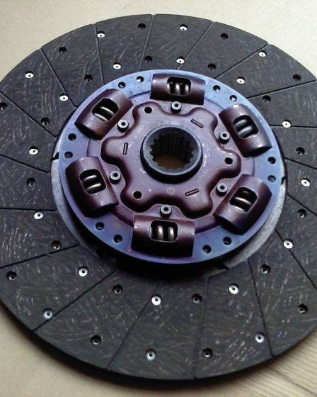 Pourquoi privilégier les pièces certifiées pour votre voiture sans permis